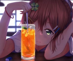 Anime girl stirring ice tea live wallpaper